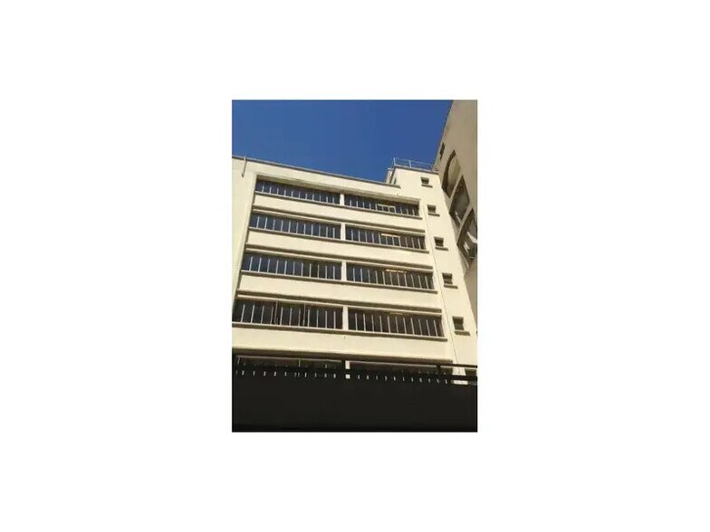 Flex dans Paris à louer - Photo du bâtiment - Image 3 de 18