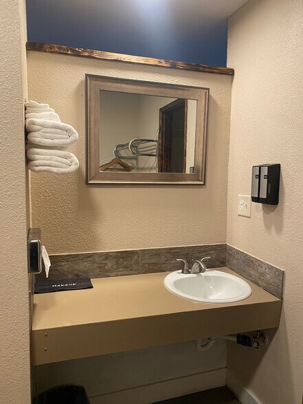 126 Spruce St E, Ilwaco, WA à vendre - Photo du bâtiment - Image 3 de 25