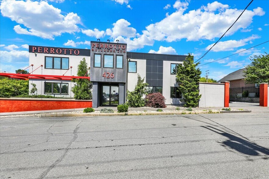 426 Warren St, Reading, PA à vendre - Photo du bâtiment - Image 2 de 48