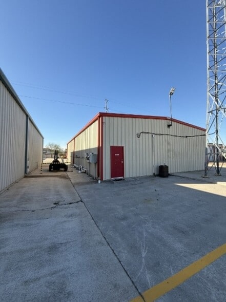 15096 Highway 6, Rosharon, TX for lease - Building Photo - Image 2 of 3