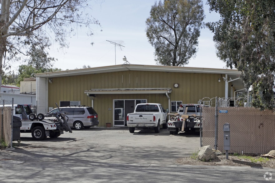 135-215 Engel St, Escondido, CA for lease - Building Photo - Image 1 of 3