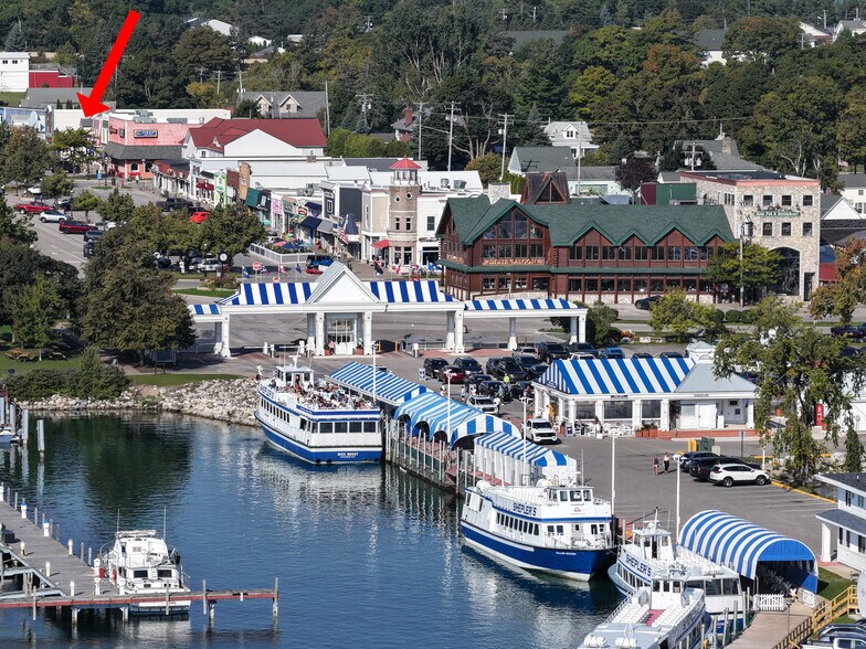 217 E Central Ave, Mackinaw City, MI à louer - Aérien - Image 3 de 30