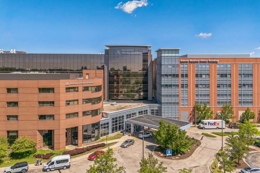 800 Biesterfield Rd, Elk Grove Village, IL for lease - Building Photo - Image 2 of 9