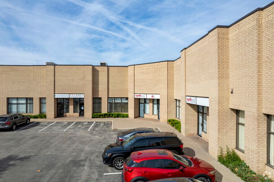 4060 Ridgeway Dr, Mississauga, ON à louer - Photo du bâtiment - Image 2 de 4