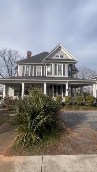 157 Cambridge Ave E, Greenwood, SC for sale - Primary Photo - Image 1 of 8