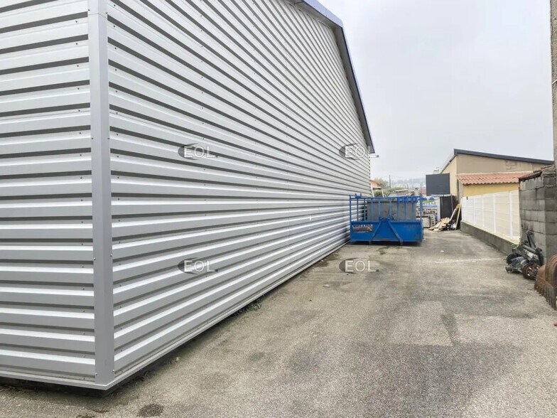 Flex dans Irigny à louer - Photo du bâtiment - Image 1 de 12