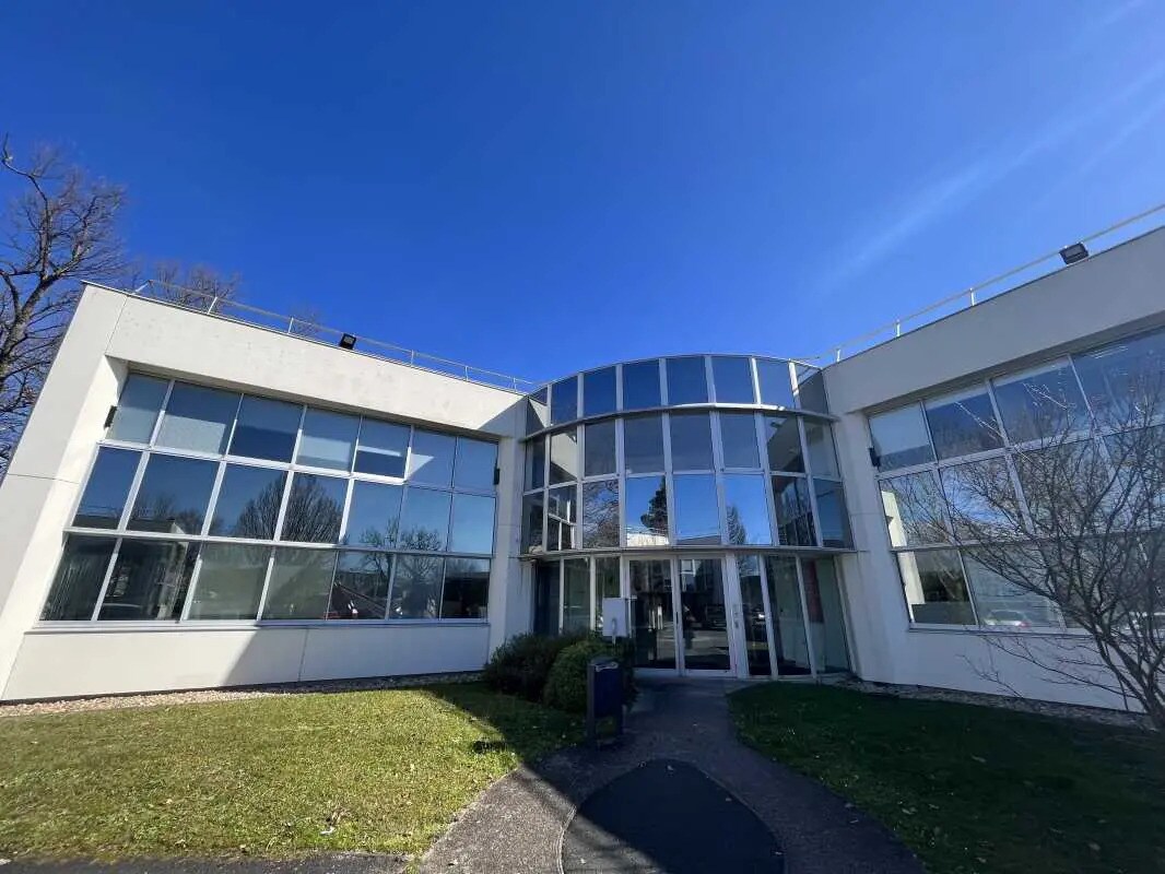 Office in Mérignac for lease Building Photo- Image 1 of 13
