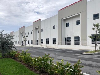 Plus de détails pour 13200 NW 107th Ave, Hialeah Gardens, FL - Industriel à louer