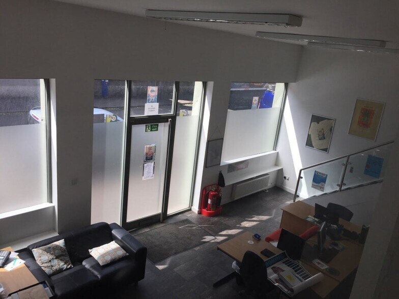 80 Princes St, Perth à louer - Photo du bâtiment - Image 3 de 4