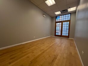 327 S Plymouth Ct, Chicago, IL for lease Interior Photo- Image 2 of 4