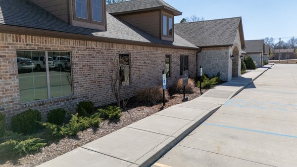 1124 Colony Dr, Ada, OK for lease - Primary Photo - Image 1 of 2