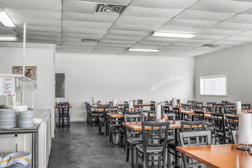 697 W Cherry St, Jesup, GA for sale - Building Photo - Image 2 of 46