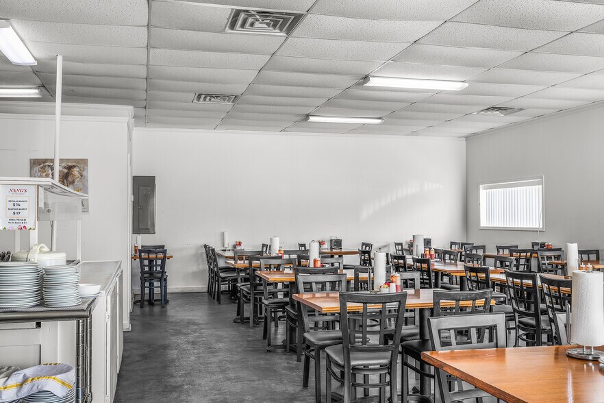 697 W Cherry St, Jesup, GA à vendre - Photo du bâtiment - Image 2 de 46