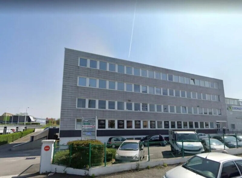 Bureau dans Plaisir à louer - Photo du bâtiment - Image 1 de 7