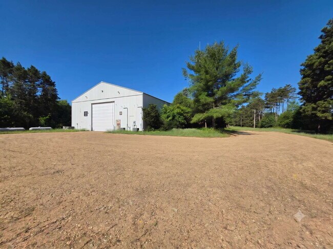 Plus de détails pour N12757 Rindahl Valley Rd, Osseo, WI - Local d'activités à louer