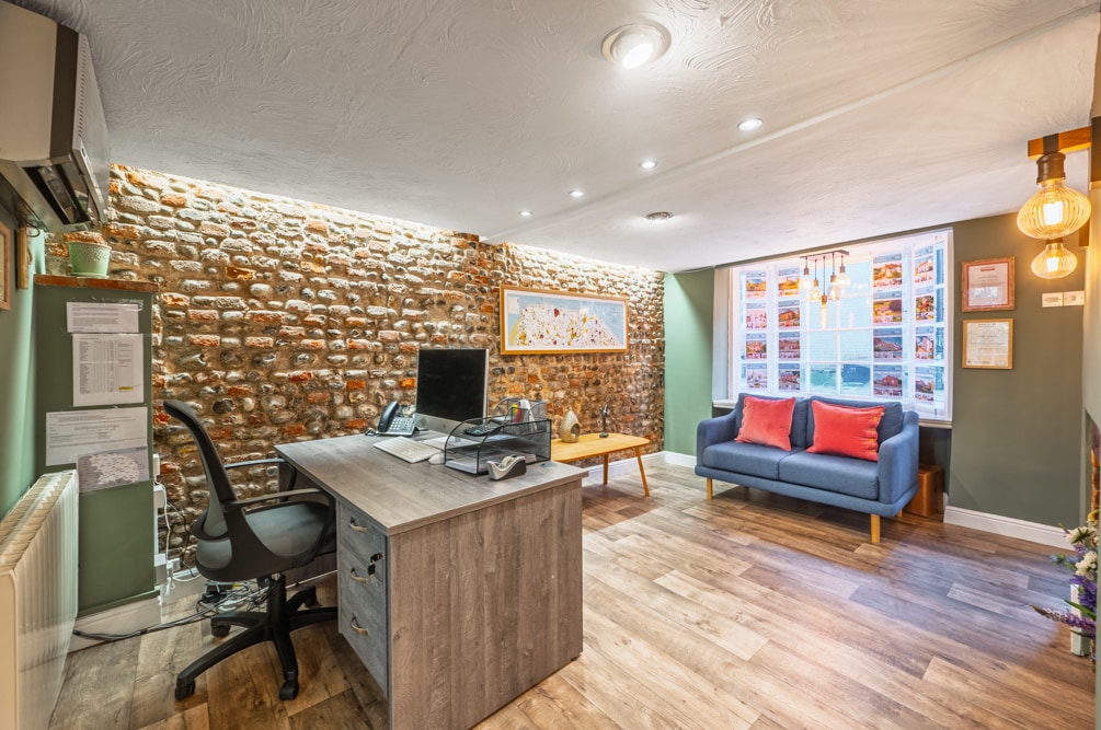 9 Church St, Holt à louer Photo intérieure- Image 1 de 5