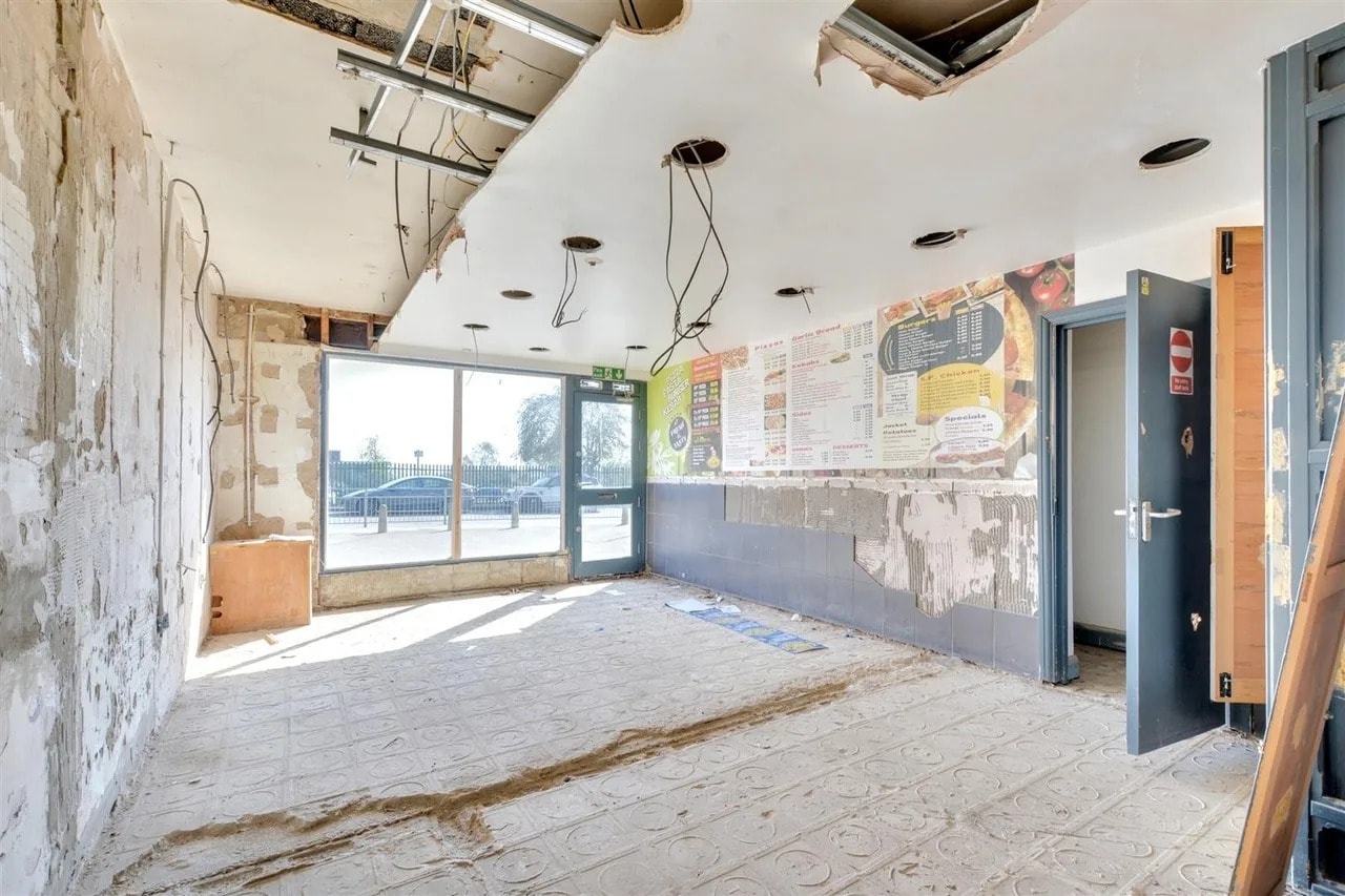 9 Flatts Ln, Calverton for lease Interior Photo- Image 1 of 6