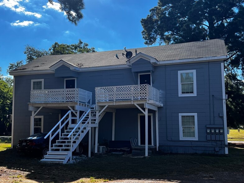 108 N Gordon Dr, Crockett, TX for sale - Primary Photo - Image 2 of 21