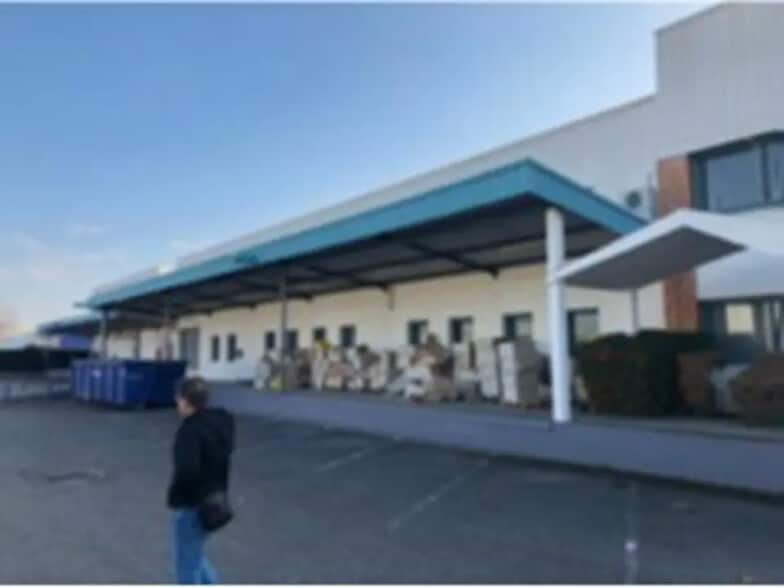 Industrial in Vénissieux for lease - Building Photo - Image 1 of 2