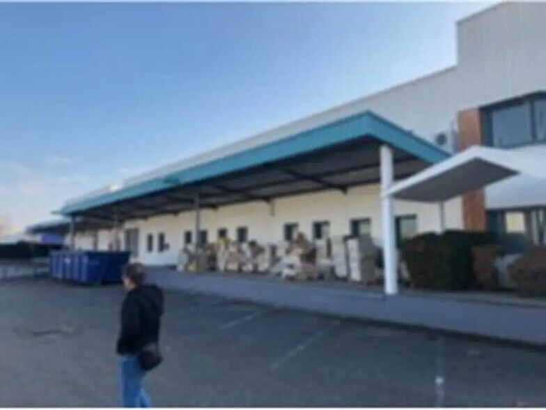 Industriel dans Vénissieux à louer - Photo du bâtiment - Image 1 de 2