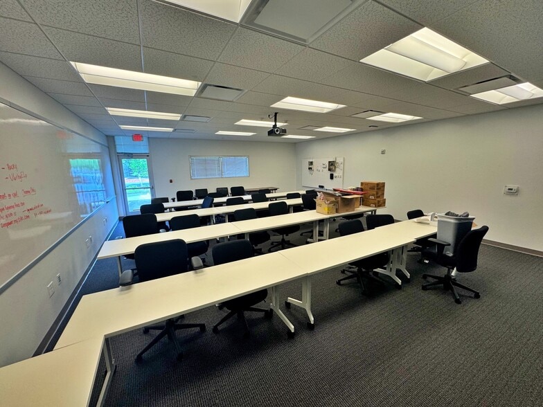 119 Hamilton Park Dr, Tallahassee, FL for lease - Interior Photo - Image 2 of 7