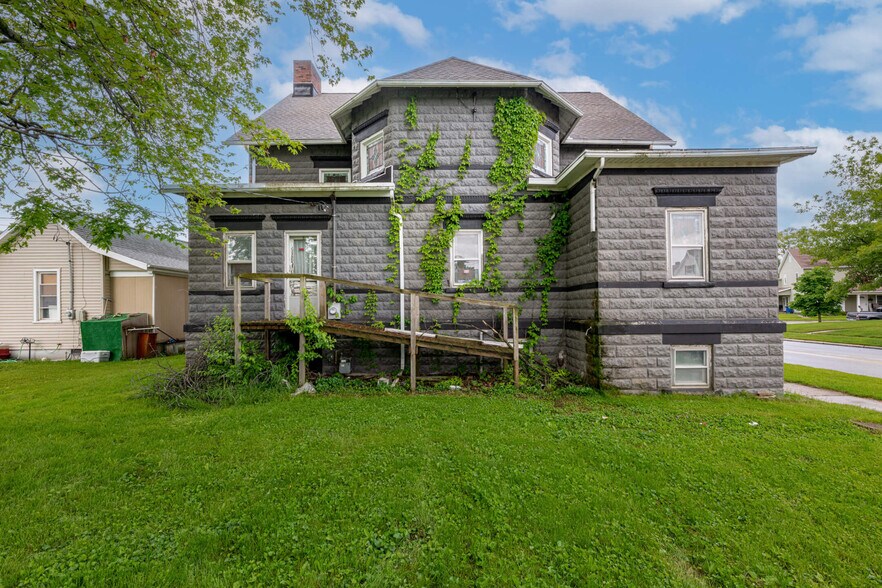 118 N Pine St, Saint Marys, OH à vendre - Photo du bâtiment - Image 2 de 11