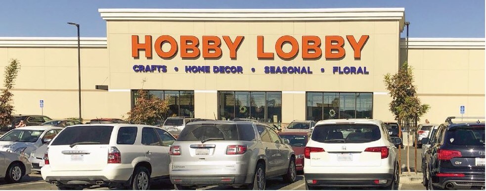 6405-6585 N Blackstone Ave, Fresno, CA à louer - Photo du bâtiment - Image 1 de 4