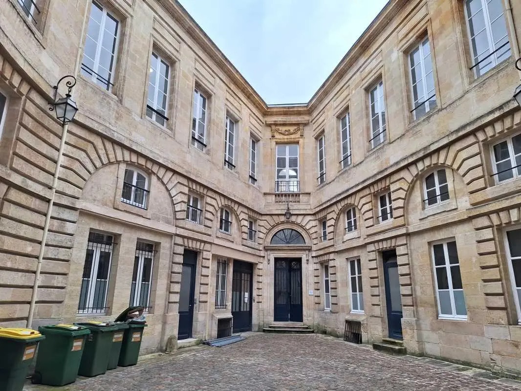 Office in Bordeaux for lease Building Photo- Image 1 of 10