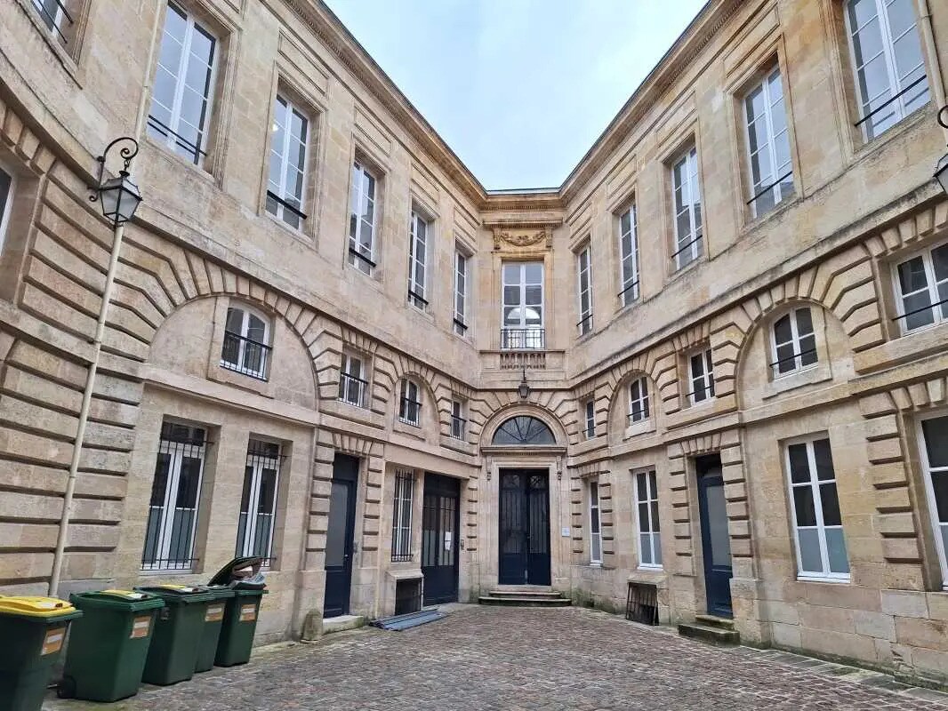 Bureau dans Bordeaux à louer Photo du bâtiment- Image 1 de 10
