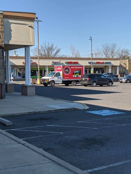 2500-2532 Mount Holly Rd, Burlington, NJ for lease - Building Photo - Image 3 of 5