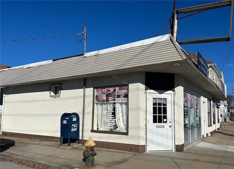 899 Cranston St, Cranston, RI for sale - Building Photo - Image 1 of 3