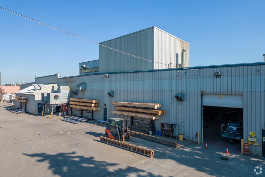 1825 30th Ave NE, Calgary, AB for sale - Building Photo - Image 3 of 5