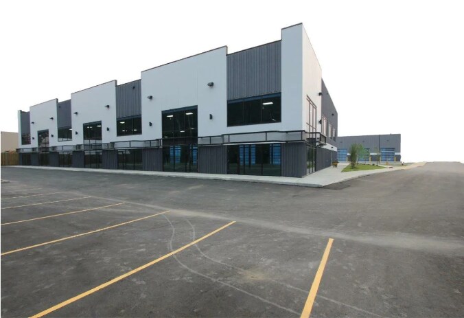 925 Memorial Dr, Fort McMurray, AB for lease - Building Photo - Image 2 of 2