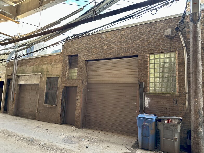 Mixed-Use Property Wicker Park portefeuille de 2 propriétés à vendre sur LoopNet.ca - Photo du bâtiment - Image 2 de 22