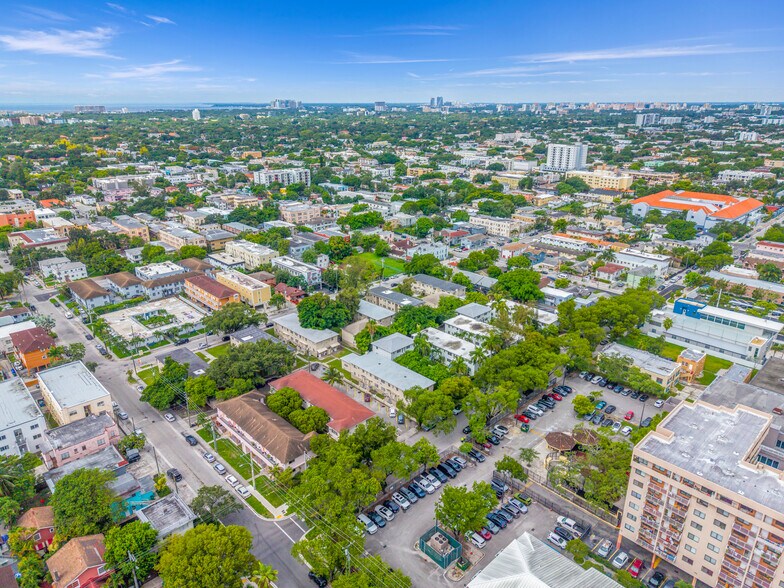 931 SW 3rd St, Miami, FL à vendre - Photo du bâtiment - Image 2 de 15