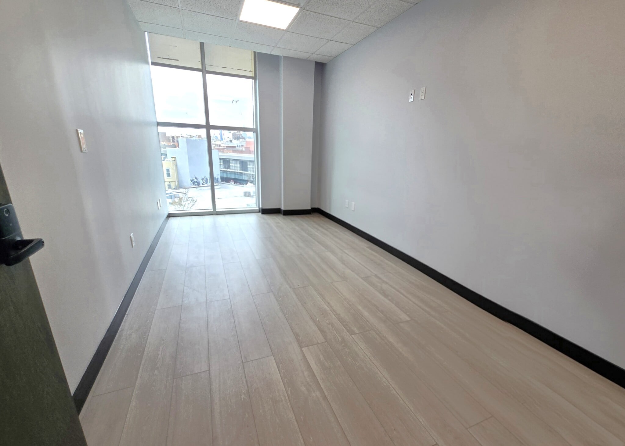 31-19 Newtown Ave, Astoria, NY for lease Interior Photo- Image 1 of 4