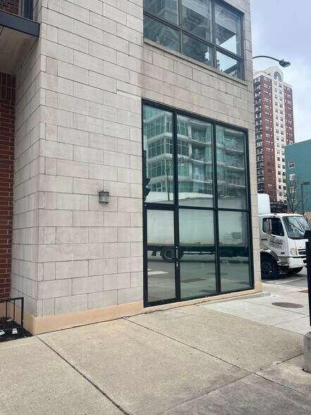 1600 S Wabash Ave, Chicago, IL à louer - Photo du bâtiment - Image 2 de 9