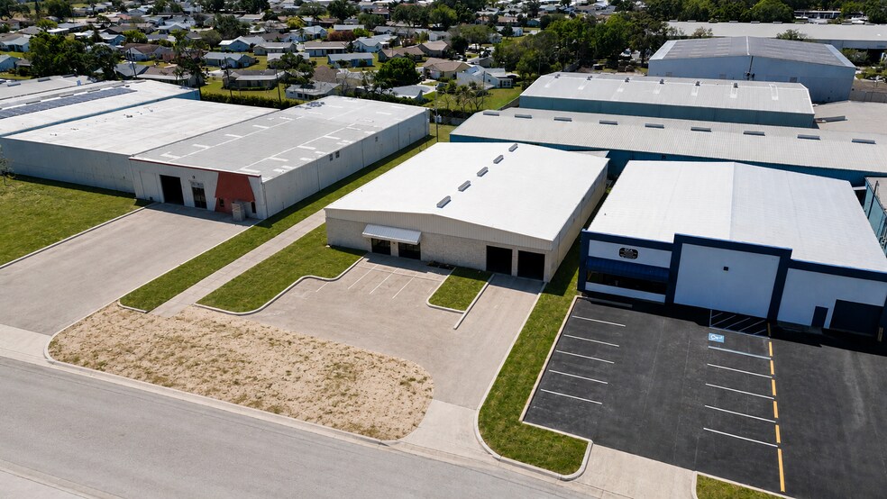 4612 107th Cir N, Clearwater, FL à louer - Photo du bâtiment - Image 2 de 14
