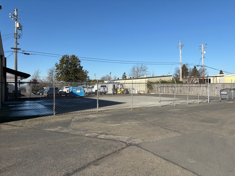 3405 Standish Ave, Santa Rosa, CA for lease - Building Photo - Image 3 of 11