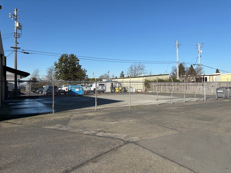 3405 Standish Ave, Santa Rosa, CA à louer - Photo du bâtiment - Image 3 de 11