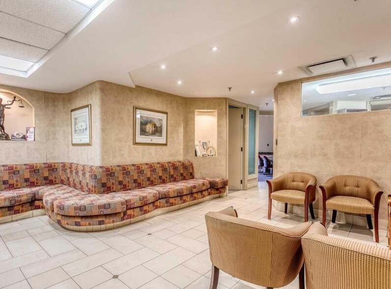 1018 Finch Ave, Toronto, ON à vendre - Photo intérieure - Image 3 de 7