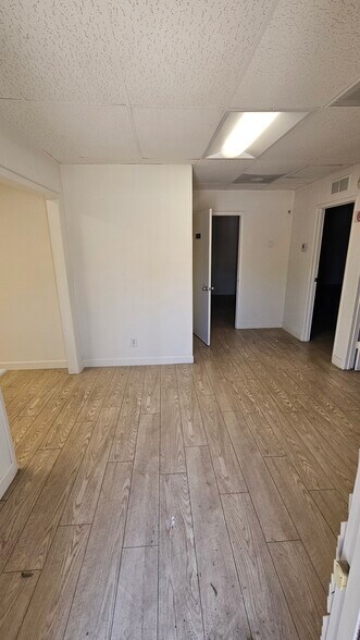 8829 Shirley Ave, Northridge, CA à louer - Photo intérieure - Image 2 de 9