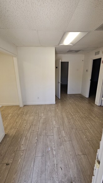 8829 Shirley Ave, Northridge, CA à louer - Photo intérieure - Image 2 de 9
