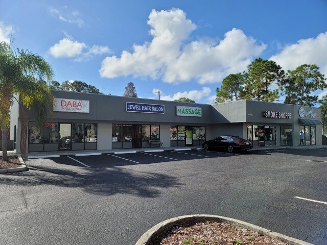 4644 W Gandy Blvd, Tampa, FL à louer - Photo du bâtiment - Image 3 de 6