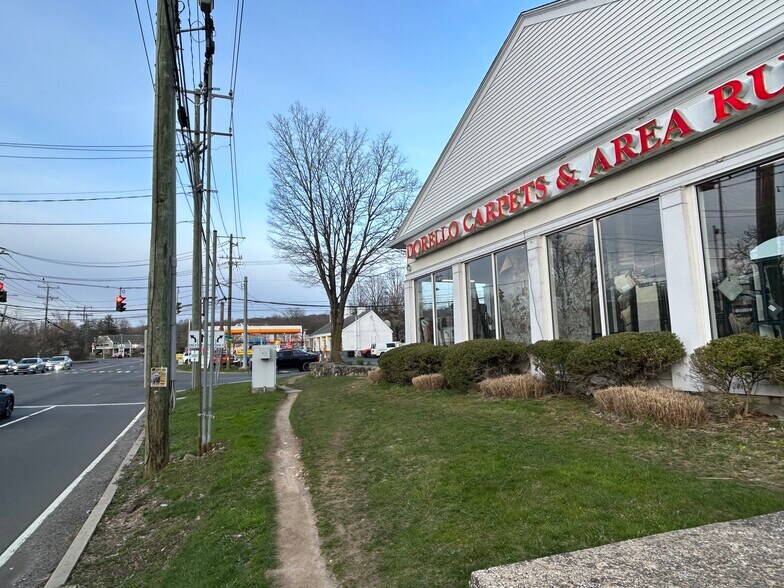 594 Main Ave, Norwalk, CT à vendre - Photo du bâtiment - Image 3 de 16