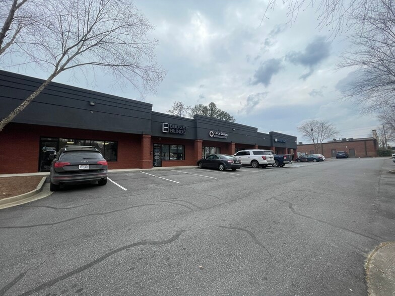 250 Churchill Ct, Woodstock, GA for lease - Building Photo - Image 2 of 9