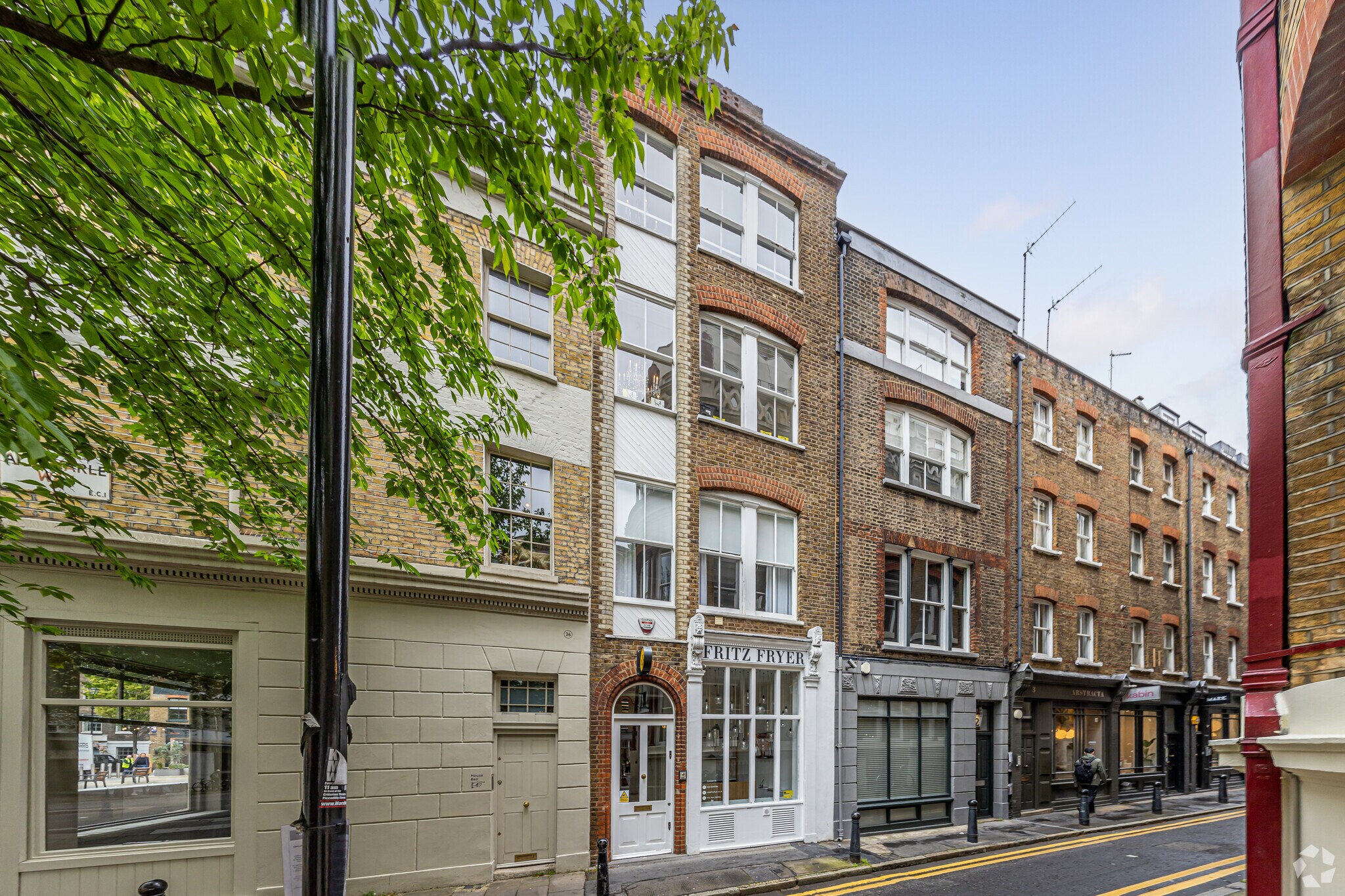1 Albemarle Way, Londres à louer Photo du bâtiment- Image 1 de 8