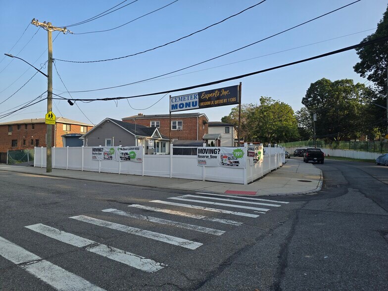 5901 Fresh Meadow Ln, Fresh Meadows, NY à louer - Photo du bâtiment - Image 1 de 6