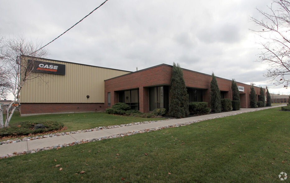 1075 Clark Blvd, Brampton, ON for lease - Primary Photo - Image 1 of 3