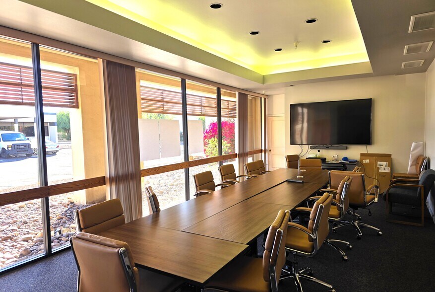 8467 E Broadway Blvd, Tucson, AZ à vendre - Photo du bâtiment - Image 2 de 10